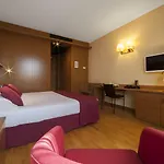 Отель Urban Hive 4*