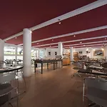 Отель Urban Hive 4*