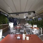 Urban Hive Отель 4*