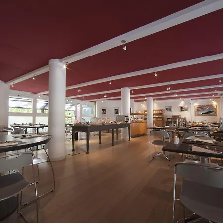 מלון Urban Hive 4*