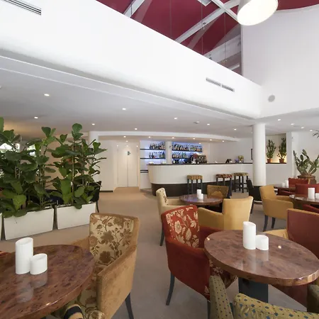 מלון Urban Hive 4*